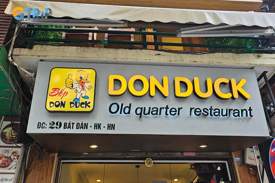 Don Duck Old Quarter, a Bib Gourmand favorite, delights diners with expertly prepared duck dishes and a lively, casual setting in the heart of Hanoi’s Old Quarter