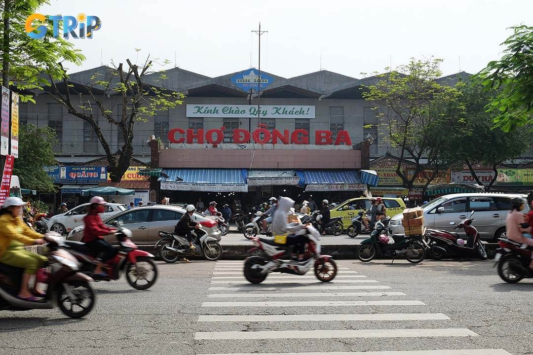 Dong Ba Market offers a vibrant mix of local culture, traditional cuisine, and handcrafted goods