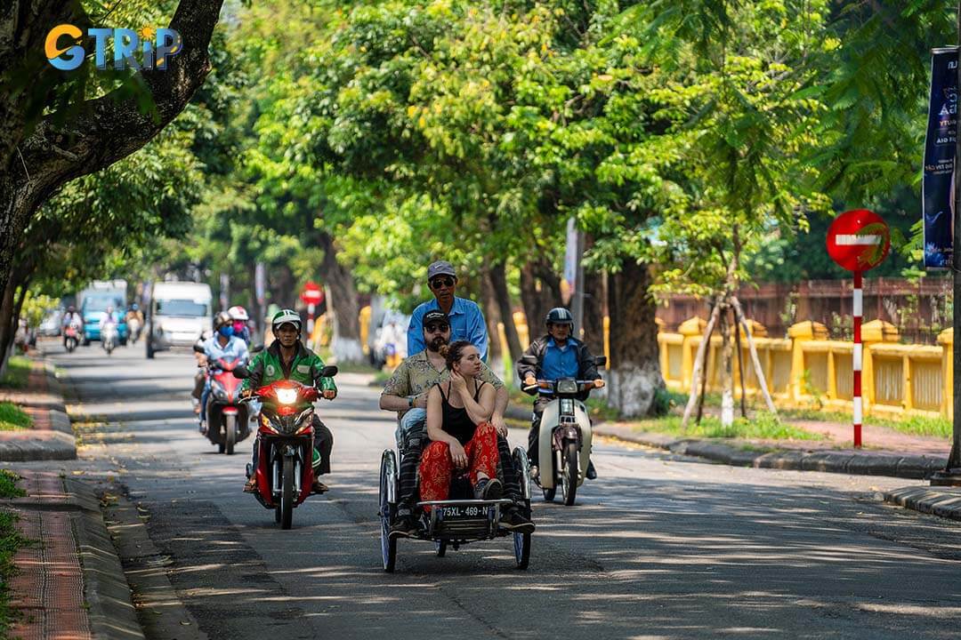 Dong Ba Market, located in central Hue City along the Perfume River, is easily accessible and offers a vibrant mix of local goods and cultural experiences