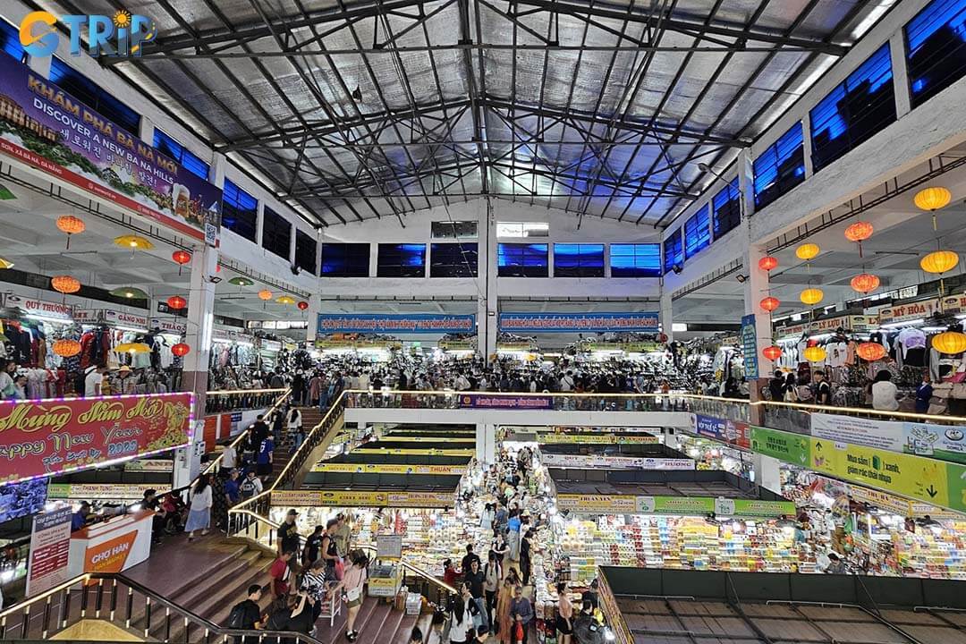 Dong Da Market is ideal for meaningful souvenirs like conical hats, local spices, and simple handcrafted items that reflect everyday life in Da Nang