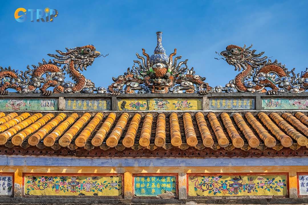 Dragon and cloud motifs throughout the palace symbolize imperial power and divine rule, showcasing exquisite craftsmanship and royal authority