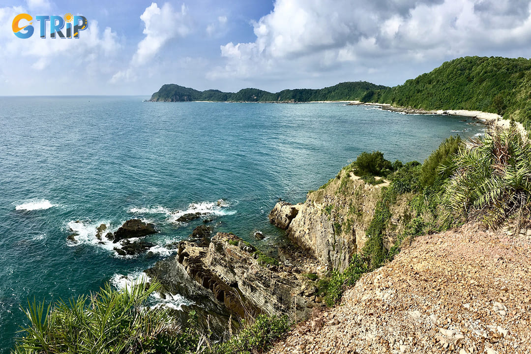 Dragon Claw Beach weather is typically warm and sunny during the summer months