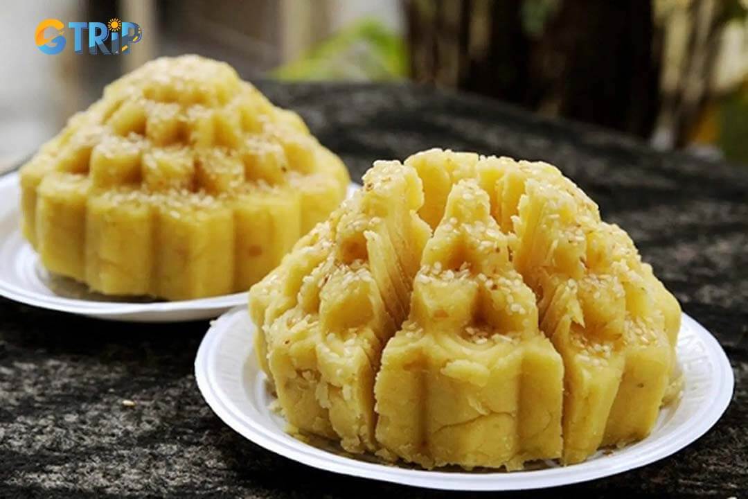The best time to visit Duong Lam is autumn for ideal weather and stunning scenery, or during the lunar new year festival season for a rich cultural experience