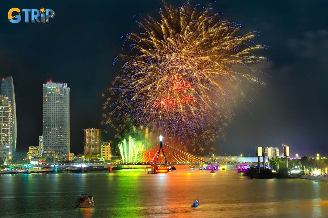 During the fireworks festival, the bridges and riverbanks offer prime but very crowded viewing spots, so arrive hours early