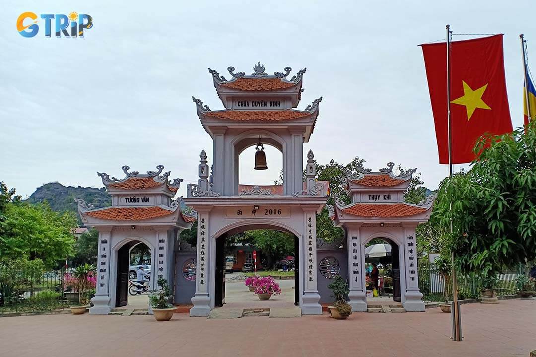 The gate of Duyen Ninh Pagoda