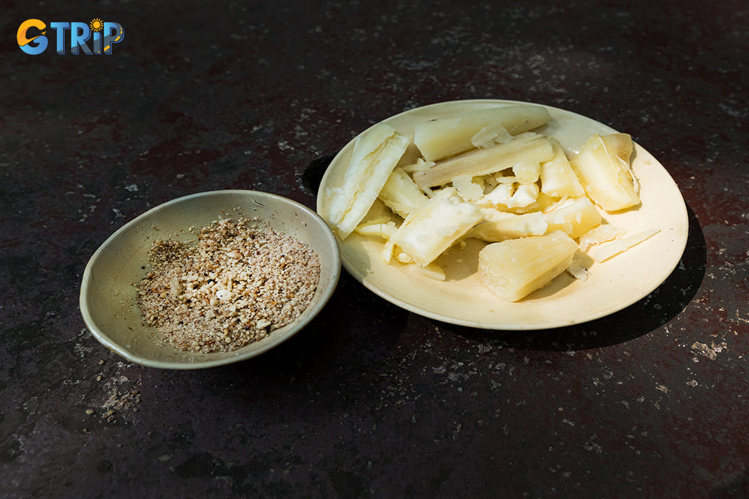 Eating cassava with sesame salt is a must when you visit Cu Chi Tunnels