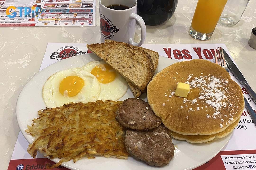 Eddie’s New York Deli & Diner delivers an authentic American brunch experience in Saigon, serving all-day breakfasts, classic burgers, and towering sandwiches