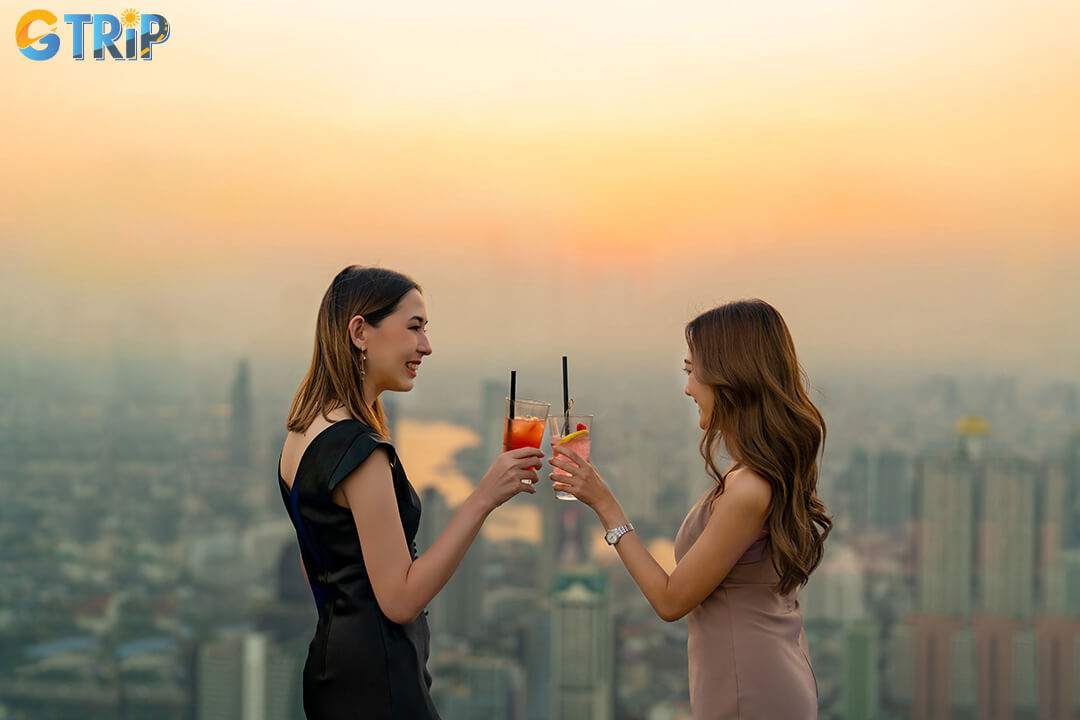 Enjoy breathtaking city views and sunset cocktails at Ho Chi Minh City’s rooftop bars, where chic lounges and relaxed spots offer a glamorous perspective of the skyline