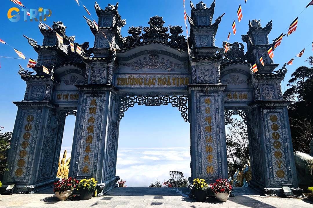 Entering the Linh Ung Pagoda Ba Na, you will pass through the Tam Quan Gate (Three-Entrance Gate)