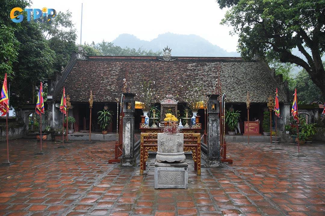 Explore Emperor Le Dai Hanh Temple