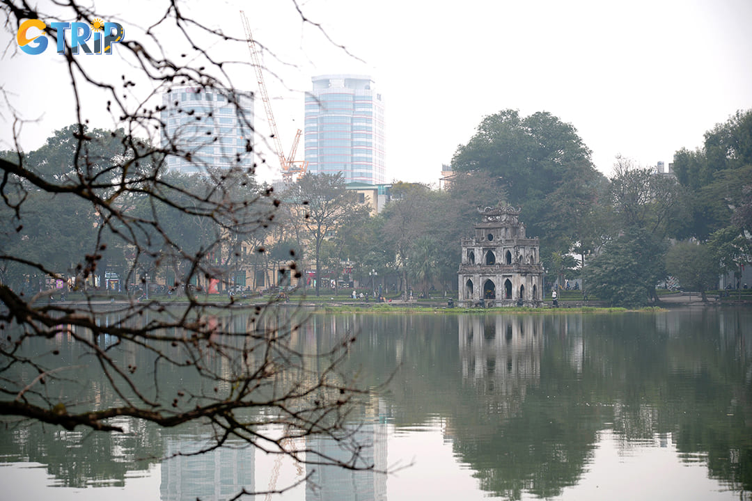 February in Hanoi brings pleasantly mild weather, marking the tail end of winter as the city transitions toward spring