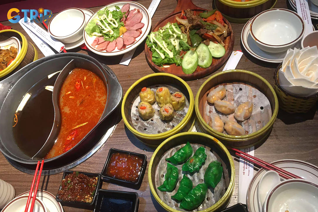 Fenghuang Restaurant stands out as a culinary gem that beautifully blends authentic Chinese flavors with Vietnamese hospitality