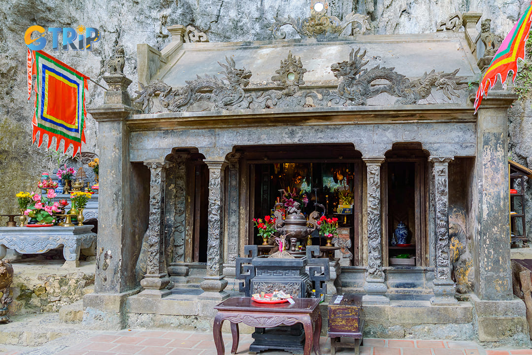 Festival in the Bich Dong Pagoda