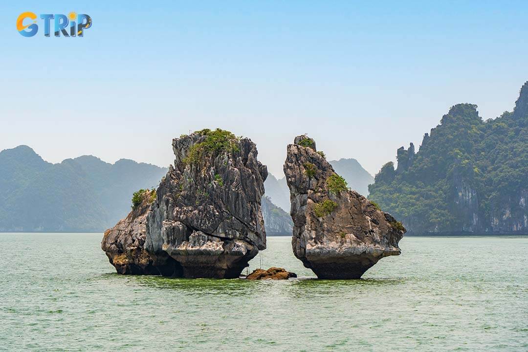 The Fighting Cock Islet is a natural wonder and a cultural landmark, enriched by legends and historical significance