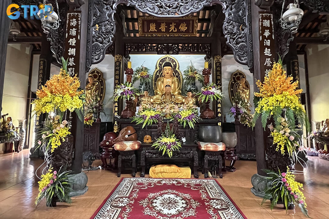 Follow simple etiquette, dress modestly, and prepare for the weather to ensure a smooth and respectful visit to Chuc Thanh Pagoda