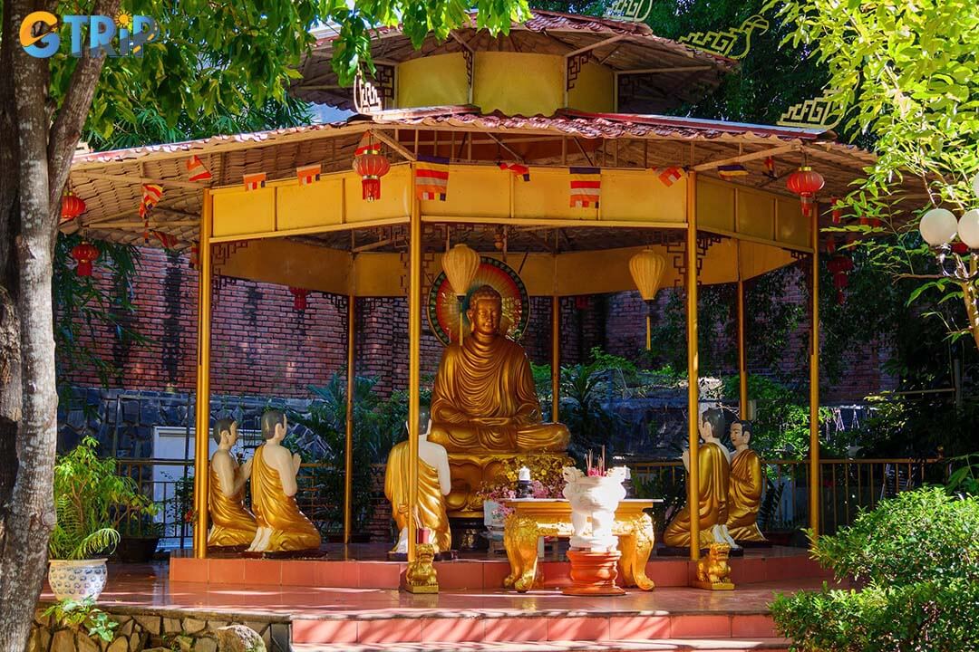 Follow simple etiquette on dress, behavior, footwear, photography, and small donations to ensure a respectful and meaningful visit to Phap Lam Pagoda