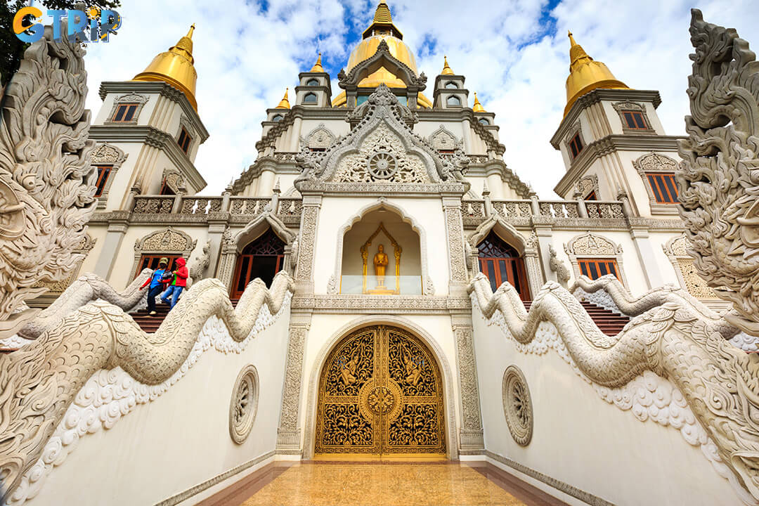 Follow these essential tips for a respectful and enjoyable visit to Buu Long Pagoda