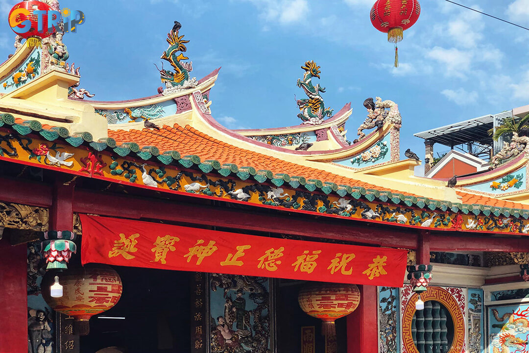 Follow these GTrip tips for a smooth visit: dress modestly, stay respectful, avoid flash photography, and consider a small donation for temple upkeep