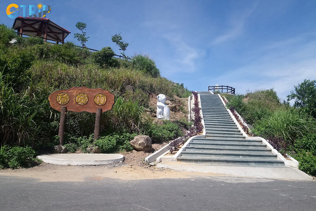 For a safe and enjoyable trip to Ban Co Peak, prepare properly with suitable transport, check the weather, bring essentials, and drive carefully on the steep, winding roads