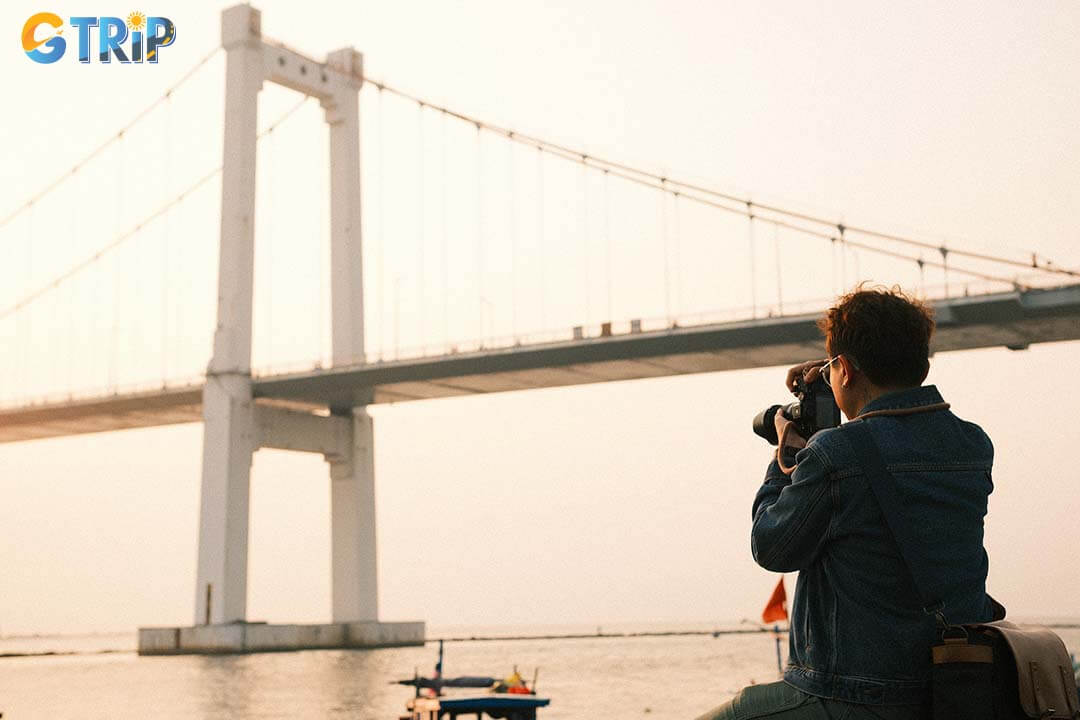For photographers, Thuan Phuoc Bridge offers striking angles, dramatic lines, and bold symmetry that make it a standout subject from multiple perspectives
