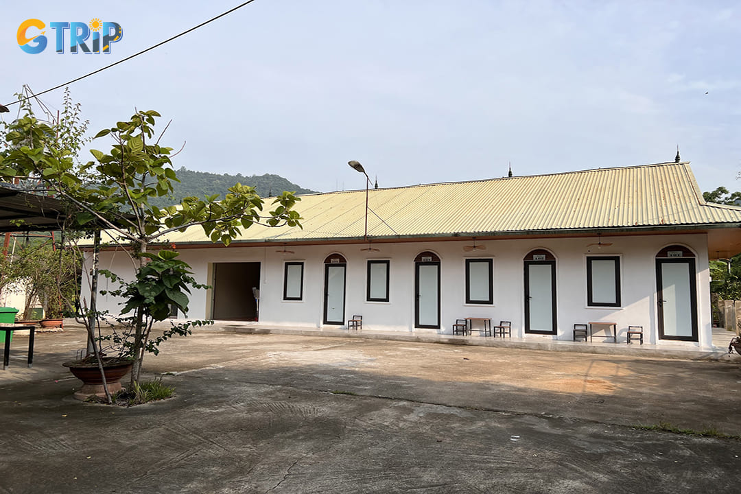 For those seeking a more secluded experience, Boong Home in Pac Bo is an excellent choice