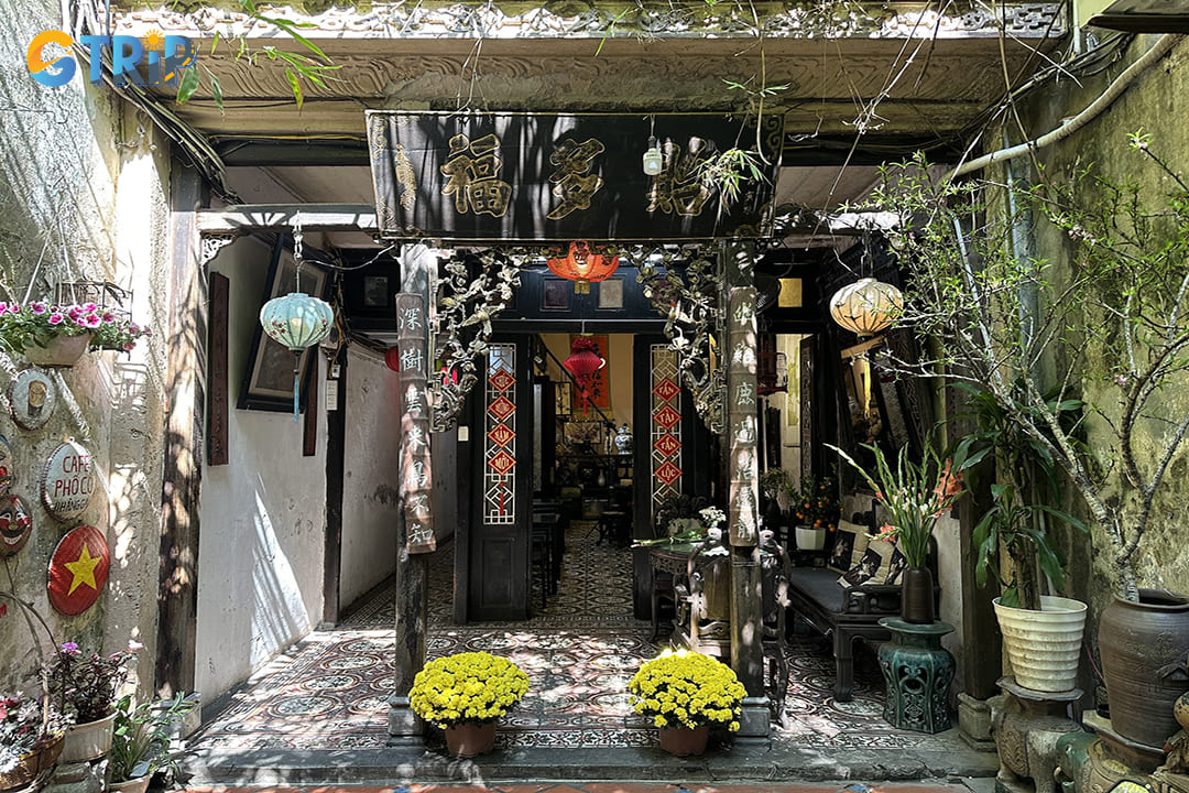 For those seeking a taste of local flavor in both coffee and atmosphere, Cafe Pho Co is a must-visit during any stay in Hanoi