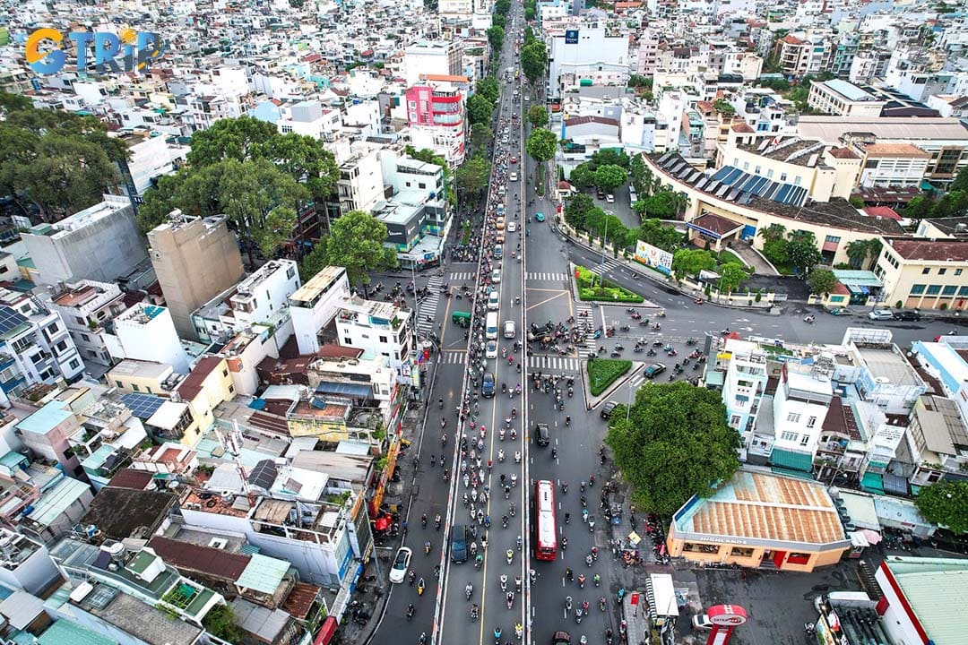 Former District 10 sits at the heart of Ho Chi Minh City, offering a lively blend of markets, alleyway eateries, community parks, modern malls, and historic pagodas