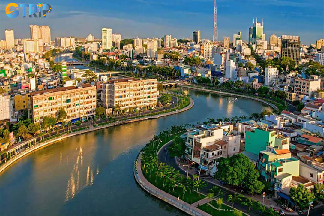 Former District 3 offers a lively yet relaxed Saigon experience, blending tree-lined streets, French colonial architecture, hidden cafes, and an authentic local vibe