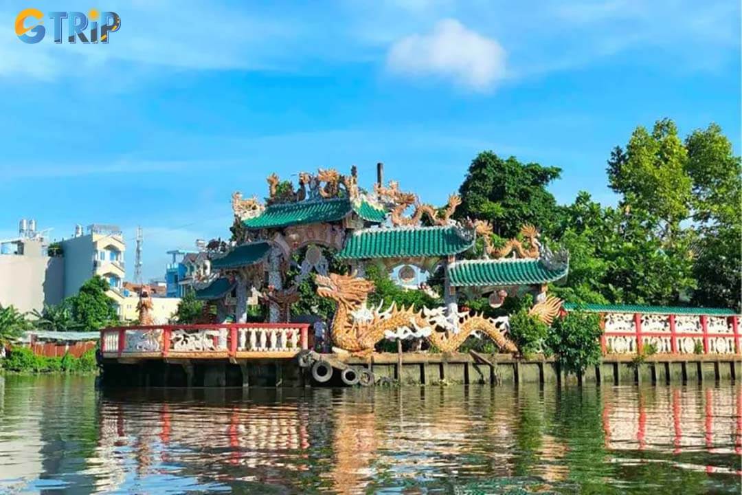 Founded over 300 years ago during the Nguyen Dynasty, Phu Chau Floating Temple evolved from a humble riverside shrine into a revered spiritual landmark