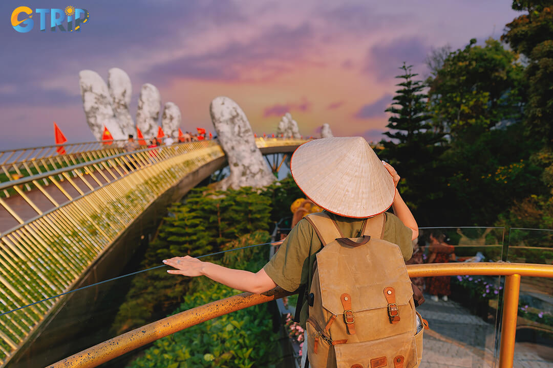 From Da Nang City center, Tuy Loan Ancient Village is about 15 km southwest, reachable in 30-40 minutes by car or motorbike