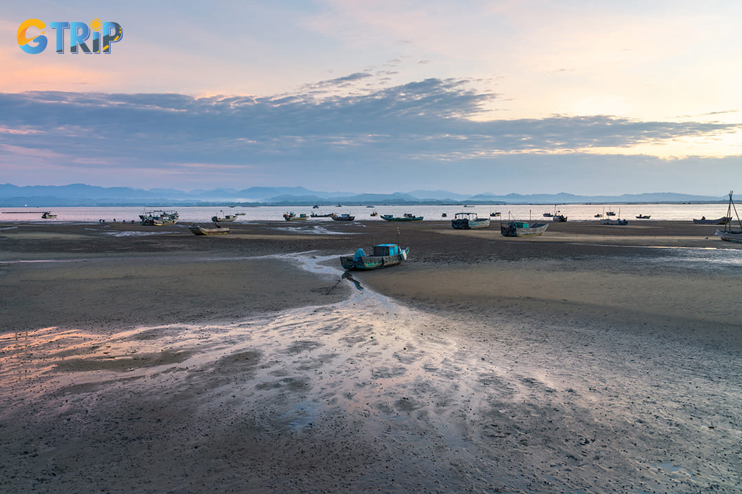 Get to Tra Co to explore this amazing view of the beach