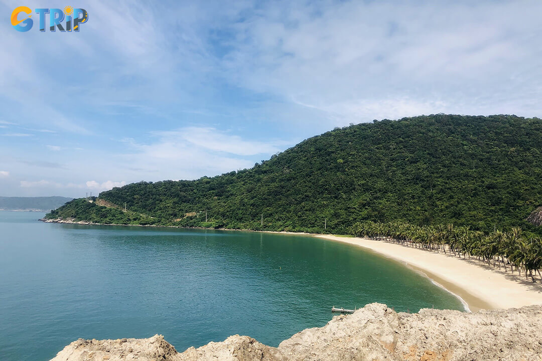 Getting to Cua Dai Port from Da Nang is easy via a scenic coastal route, best done by motorbike or taxi