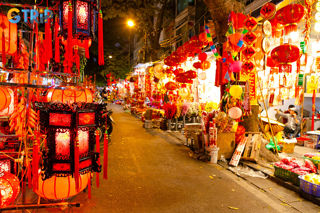 Getting to Hang Ma Street is straightforward thanks to its central location in the Old Quarter