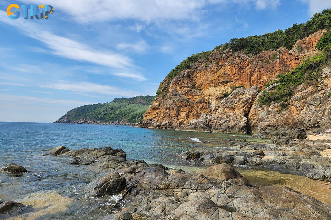 Ghenh Bang stands out for its dramatic rocky coastline, mixed terrain of sand and boulders, crowd-free setting where clear shallows reveal abundant marine life