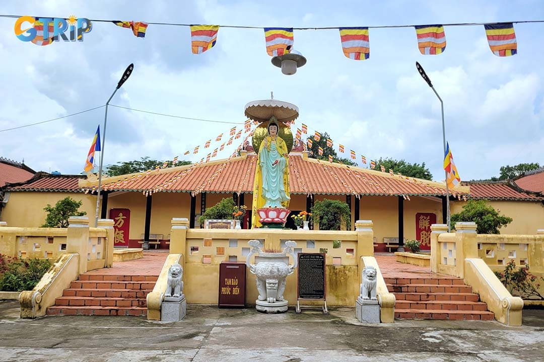 Giac Vien Buddist Temple is one of the must-visit temples in former District 11