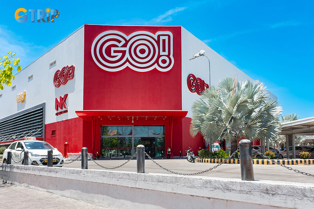 GO! Thang Long is a modern shopping and entertainment center offering retail, dining, and family activities that reflect contemporary Vietnamese consumer life