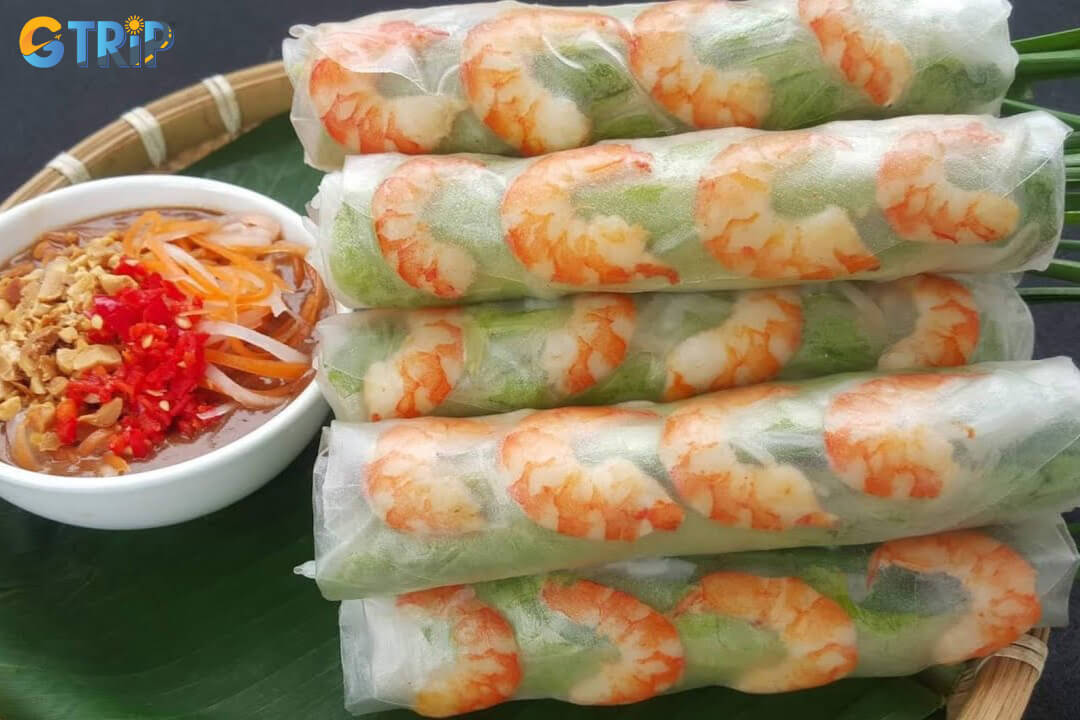 Goi Cuon Hanh is a local favorite in former District 10, serving consistently fresh, neatly wrapped rolls with perfectly balanced peanut-hoisin sauce