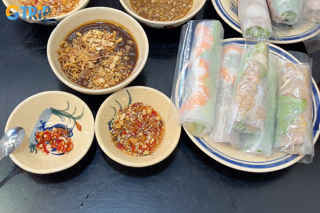 Goi Cuon Ma Toi offers generously stuffed rolls with creative, bold dipping sauces, making it a standout modern take on classic goi cuon