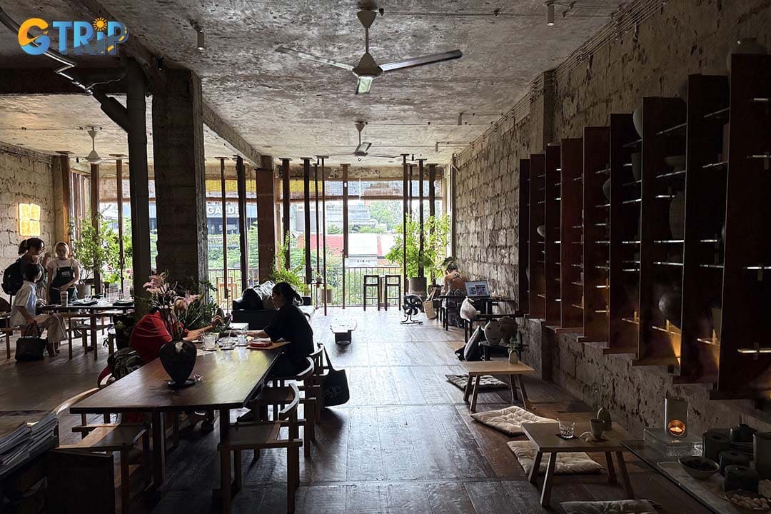 Gom x Nicotin offers cafe and pottery workshops with a beautiful view of Nguyen Hue Street