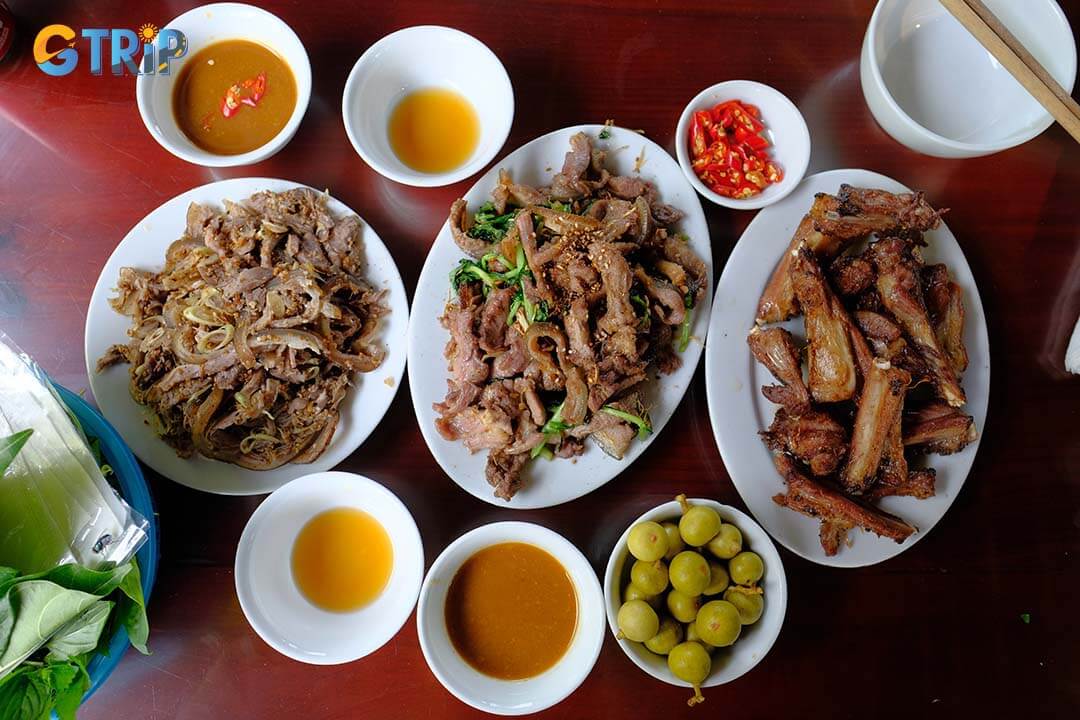 Grilled mountain goat meat and spring rolls, you must try this specialty when you come to Ninh Binh