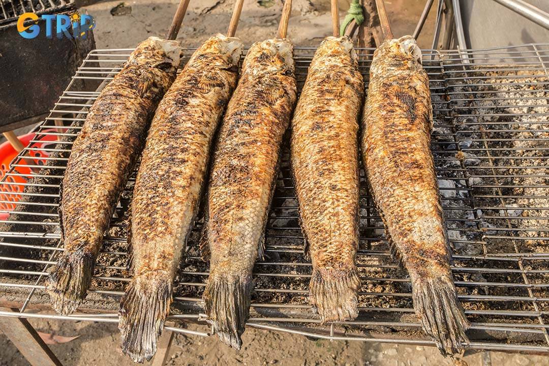 Snakehead fish is grilled in the traditional method and is slightly charred. When eating, you remove the fish scales from the outside and enjoy the soft white and succulent meat inside.