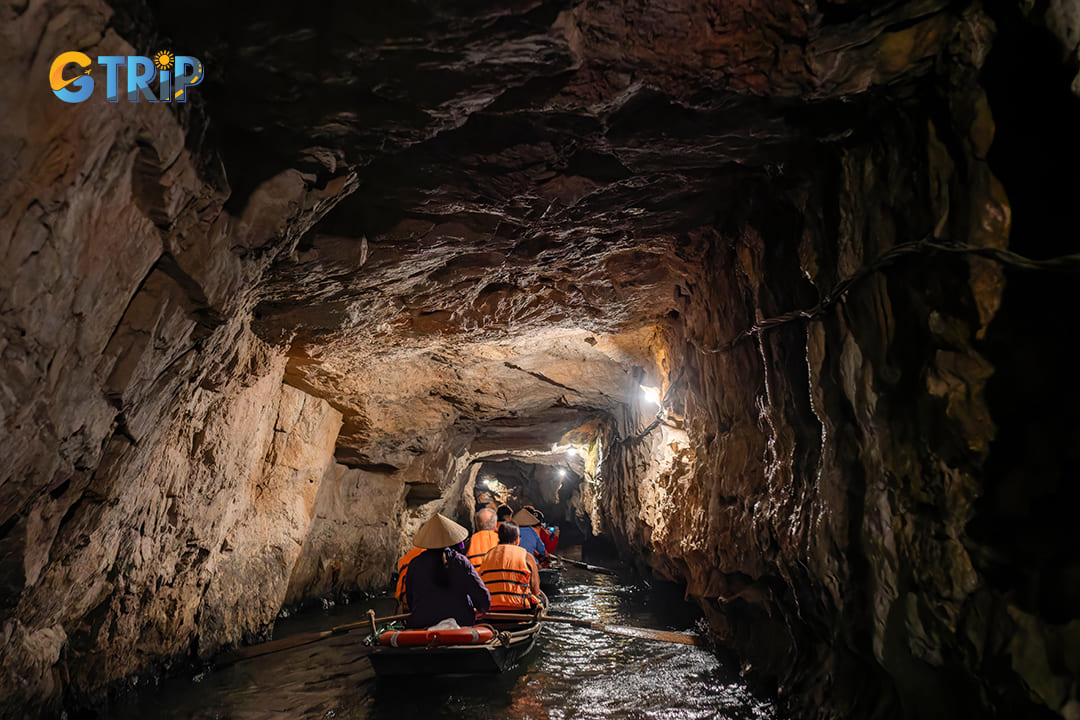 Boat tours to explore the Trang An Grottoes