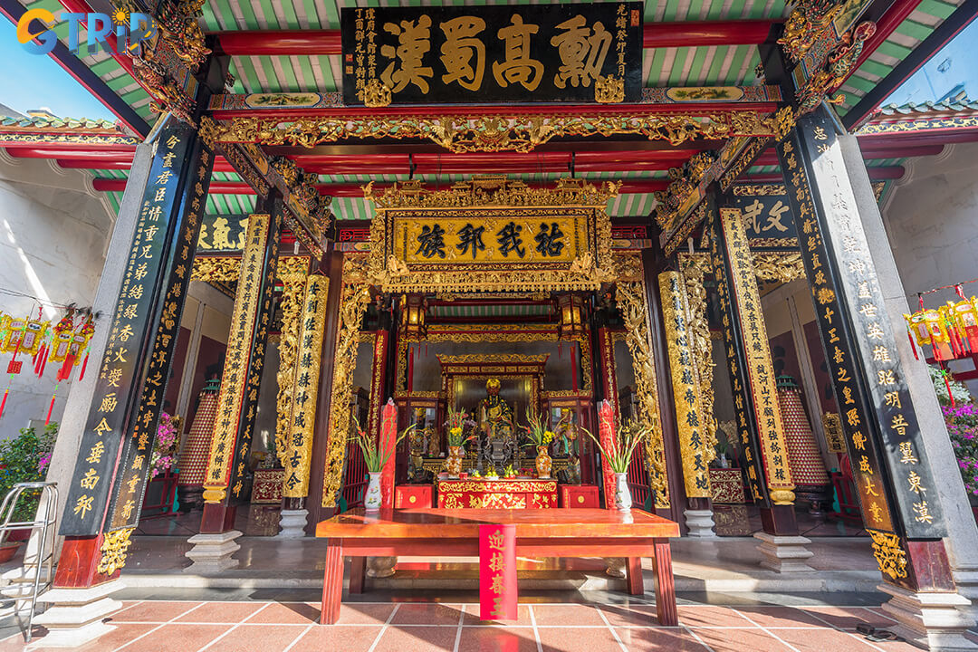 Guandi Temple was founded in the late 18th century as both a place of worship and a vital social hub for Chinese immigrants in Saigon