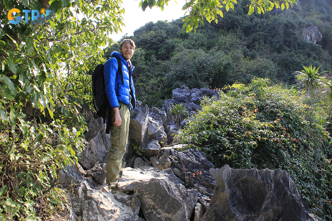 Ha Long Bay offers a range of trekking options, especially for nature enthusiasts and adventure seekers