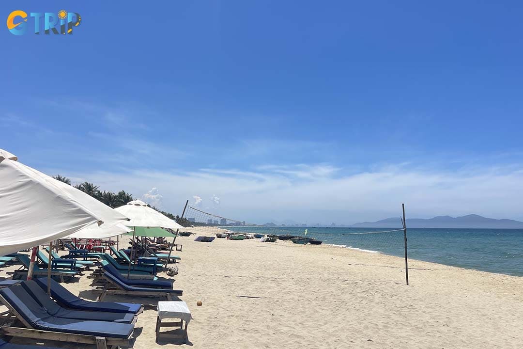 Ha My Beach is strategically located between Hoi An and Da Nang, so it’s easy to get there