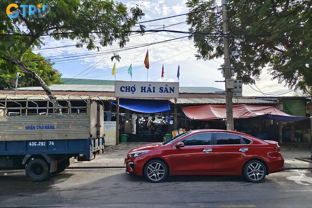 Hai San Market is a vibrant seafood market in Da Nang where fishermen sell their fresh catch directly from boats