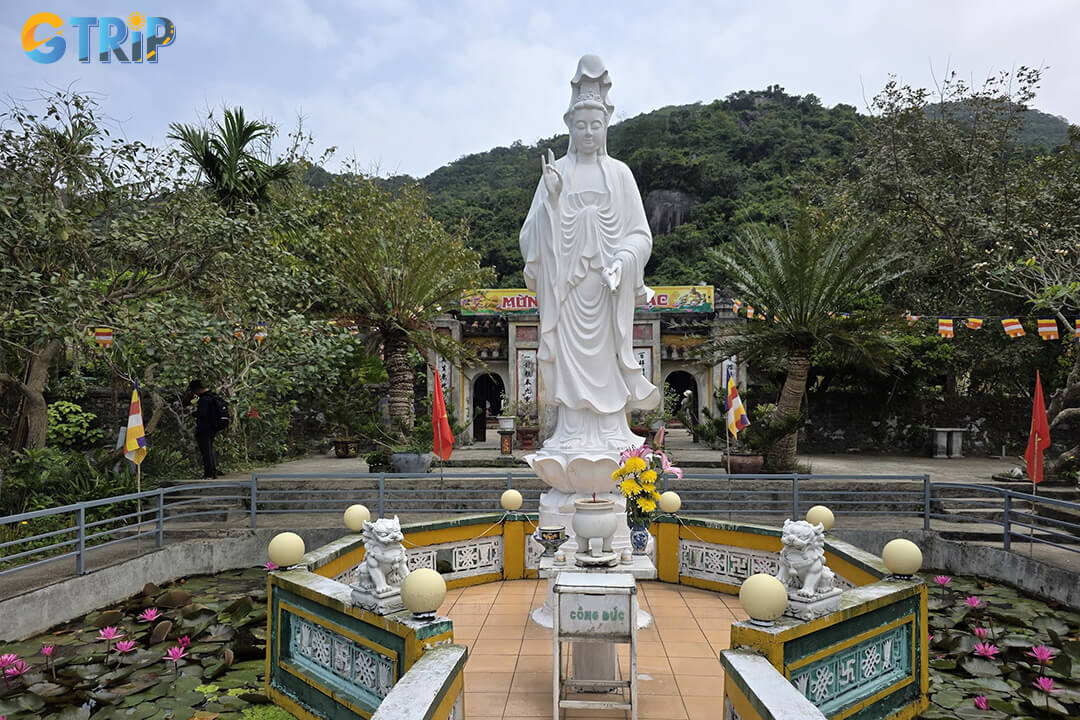 Hai Tang Pagoda is known for its unique “Four Nos”, offering a simple, monk-free sanctuary that preserves a peaceful and deeply spiritual atmosphere