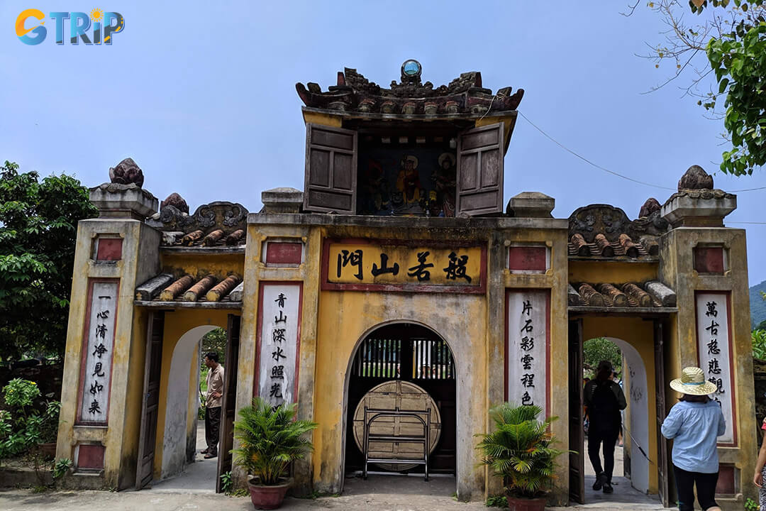 Hai Tang Pagoda offers a peaceful spiritual retreat with scenic views and deep cultural significance on Hon Lao Island