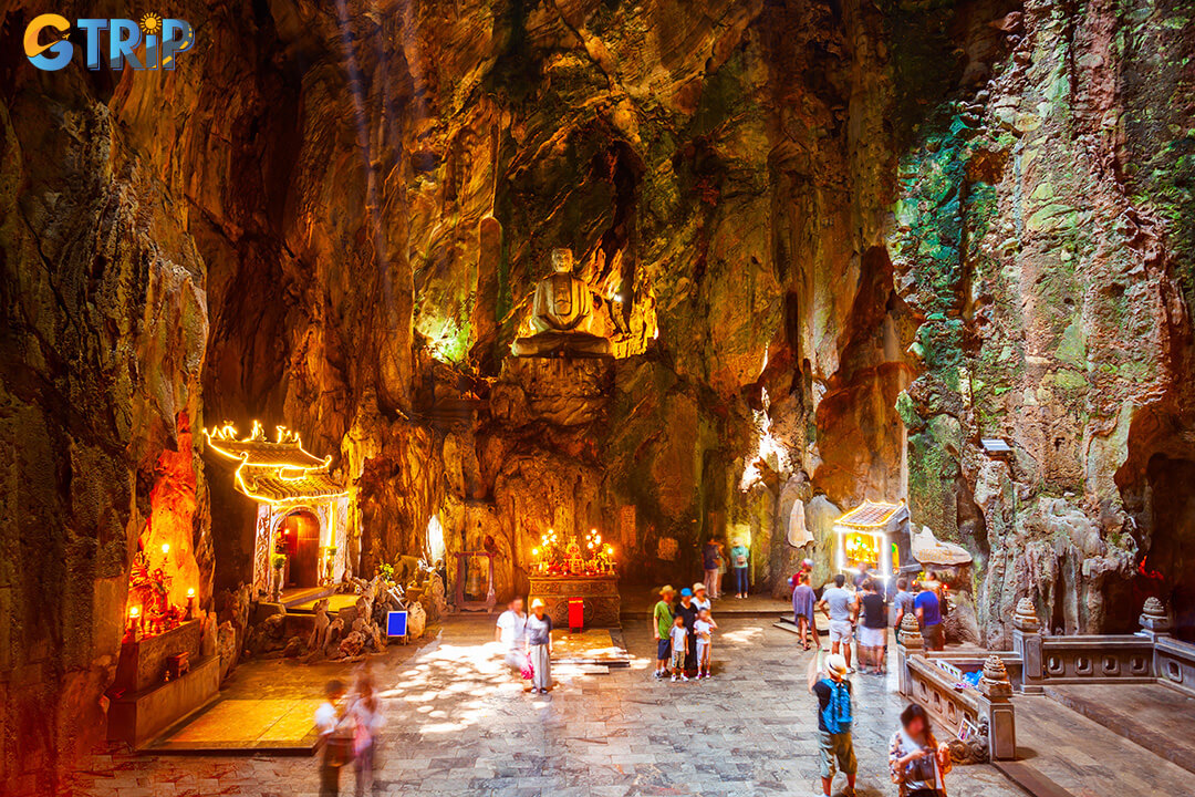 Hai Van Gate can be reached by motorbike for an adventurous ride, by private car or taxi for comfort and safety, or by joining a guided tour for a hassle-free