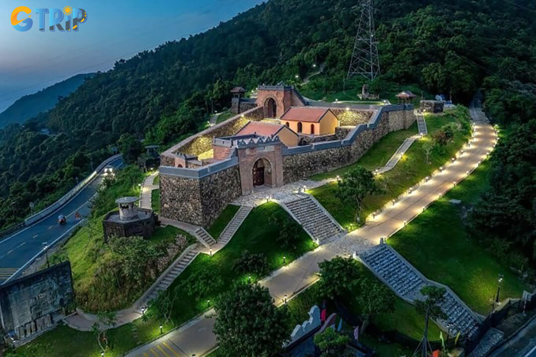 Hai Van Gate sits at the peak of the Hai Van Pass, marking the historic boundary between Da Nang and Thua Thien Hue while offering a remarkable geographic